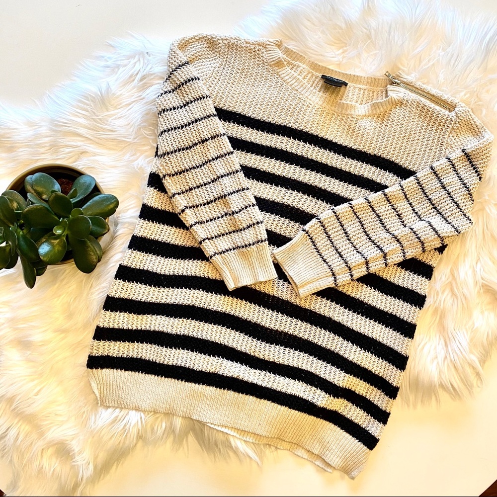 Cute spring/summer knit Ann Taylor sweater